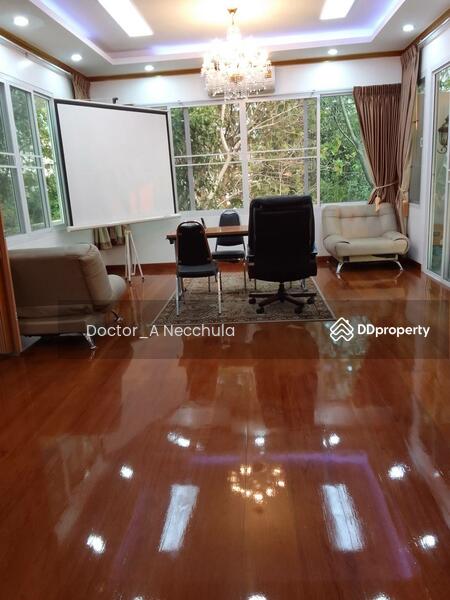 For Sale - Townhouse for Sale Near Subway Train 500 m at 5/41 Setsiri Road, Dusit in the Center of Bangkok, Bangkok