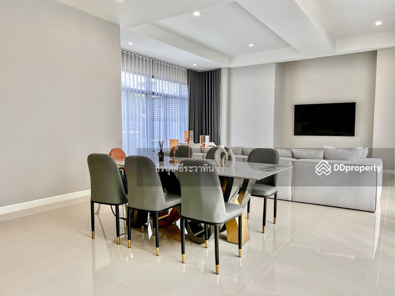 For Sale - 3-BR Luxury Pool Villa, Phahonyothin 56, Bangkok