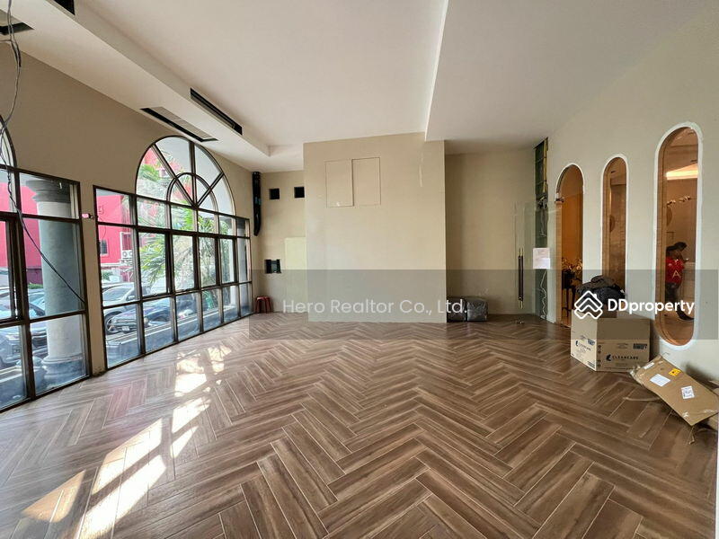 ให้เช่า - For Rent Bangkok Retail Sukhumvit BTS Ekkamai Watthana BRE21215, กรุงเทพ