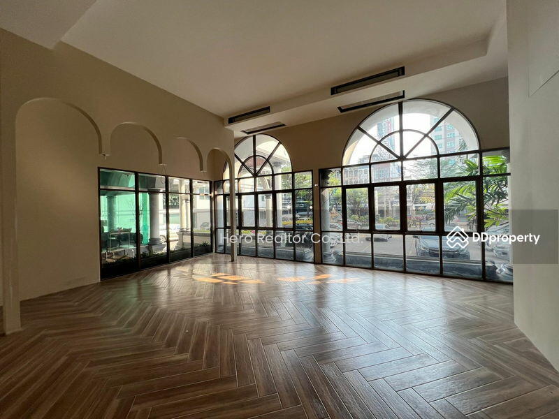 ให้เช่า - For Rent Bangkok Retail Sukhumvit BTS Ekkamai Watthana BRE21215, กรุงเทพ