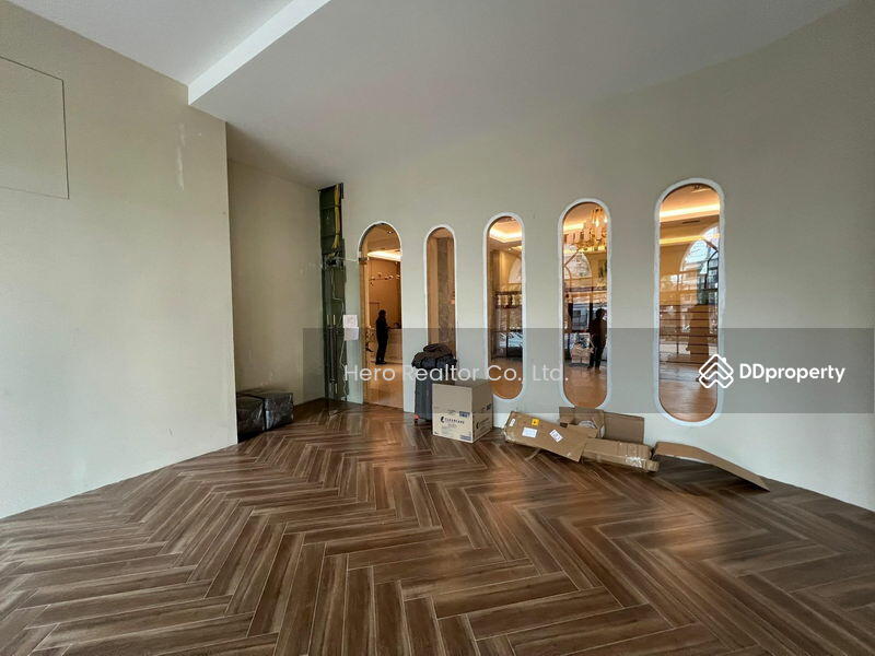 ให้เช่า - For Rent Bangkok Retail Sukhumvit BTS Ekkamai Watthana BRE21215, กรุงเทพ