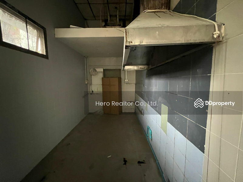 ให้เช่า - For Rent Bangkok Retail Sukhumvit BTS Ekkamai Watthana BRE21215, กรุงเทพ