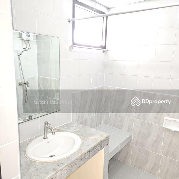 One bedroom: Bathroom with window ventilation.