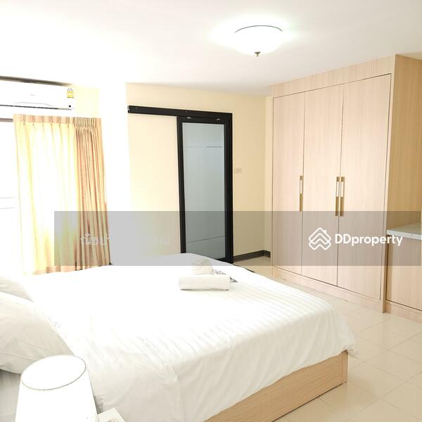 One bedroom ensuite bathroom.