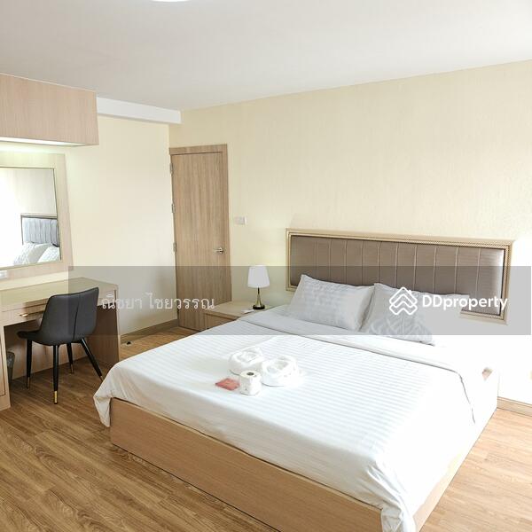 One bedroom with kingsize bed