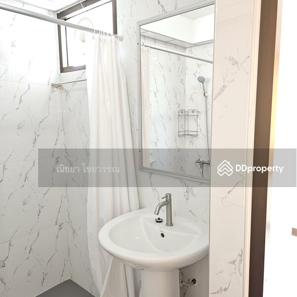 Omni Suites Aparts-Hotel : ออมนิ สวีท อพาร์ต-โฮเทล, กรุงเทพ, 25 ซอยศรีนครินทร์ 9, สวนหลวง, กรุงเทพ, 86 ตร.ม., อพาร์ทเมนท์ ให้เช่า, โดย ณิชยา ไชยวรรณ, 11228394 - 1st bathroom with window ventilation. - DDproperty.com