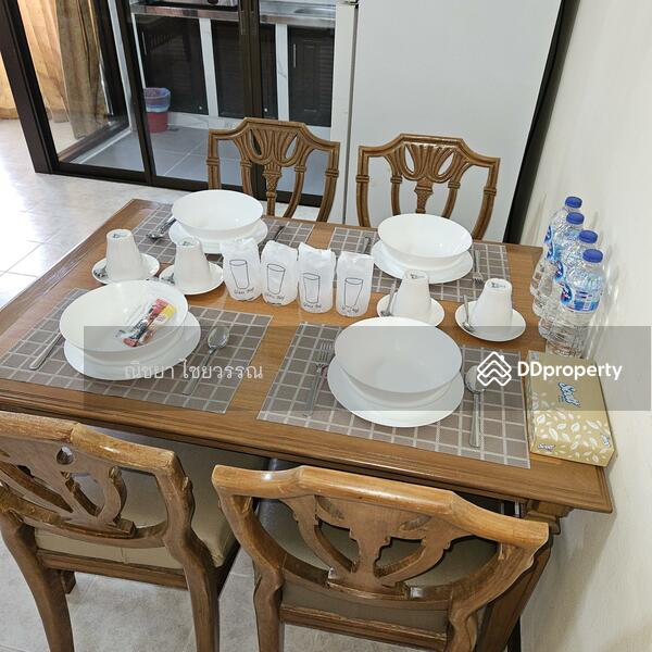 Omni Suites Aparts-Hotel : ออมนิ สวีท อพาร์ต-โฮเทล, กรุงเทพ, 25 ซอยศรีนครินทร์ 9, สวนหลวง, กรุงเทพ, 86 ตร.ม., อพาร์ทเมนท์ ให้เช่า, โดย ณิชยา ไชยวรรณ, 11228394 - Dinning table with fully equipped utensils for 4 guests. - DDproperty.com