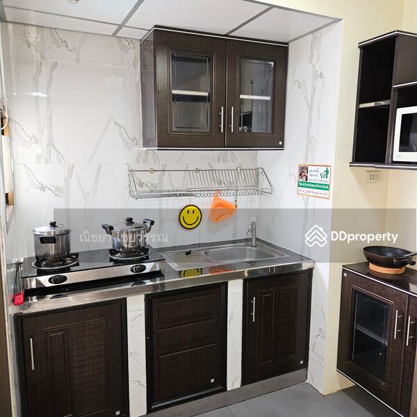 Fully equipped kitchen.