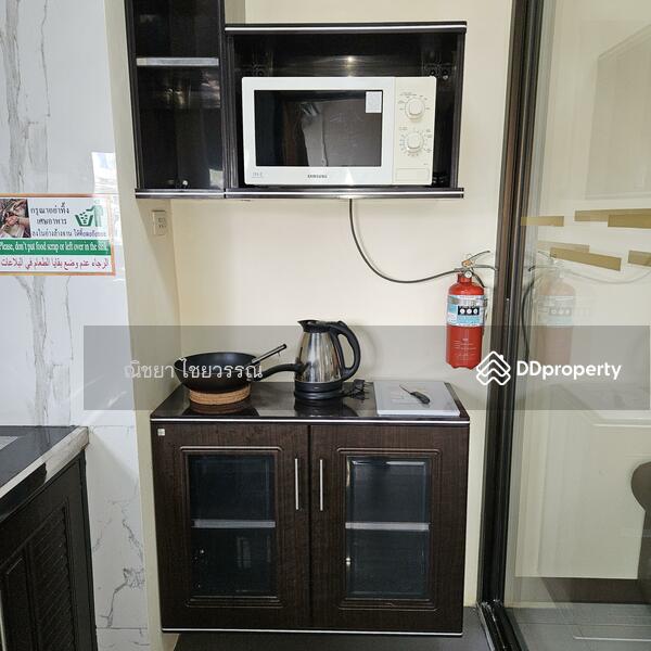 Fully equipped kitchen.