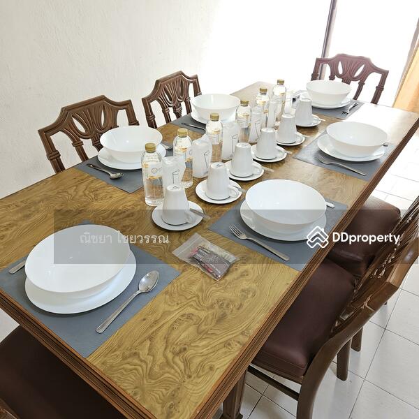 Dinning table for 6 guests. Fully equipped utensils. 