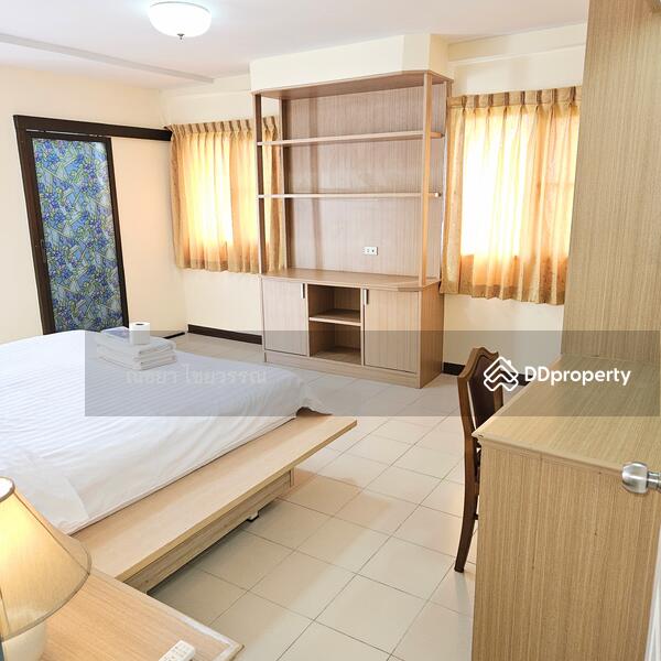 1st Bedroom with ensuite bathroom.