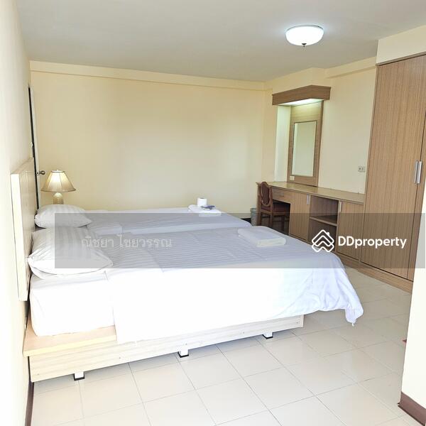 2nd Bedroom with 2 twin beds.