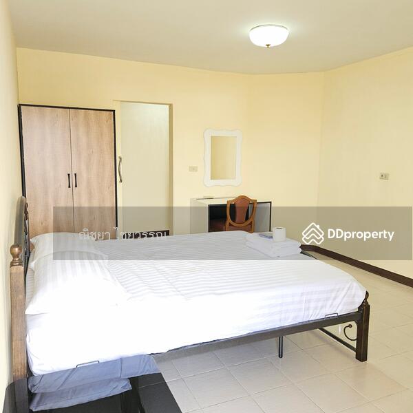 3rd Bedroom with ensuite bathroom.