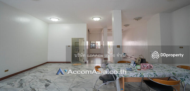 ให้เช่า - Townhouse for Rent in Sathorn Bangkok near MRT KhlongToei MRT Lumphini at Yenagard Residence AA21836, กรุงเทพ