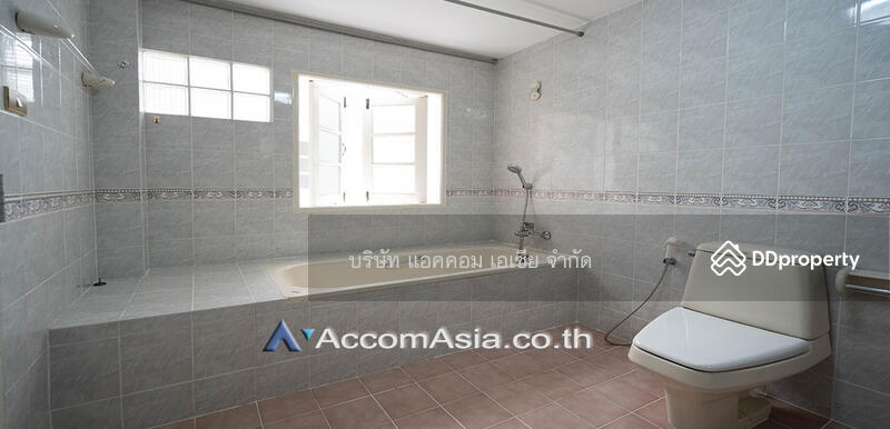 ให้เช่า - Townhouse for Rent in Sathorn Bangkok near MRT KhlongToei MRT Lumphini at Yenagard Residence AA21836, กรุงเทพ