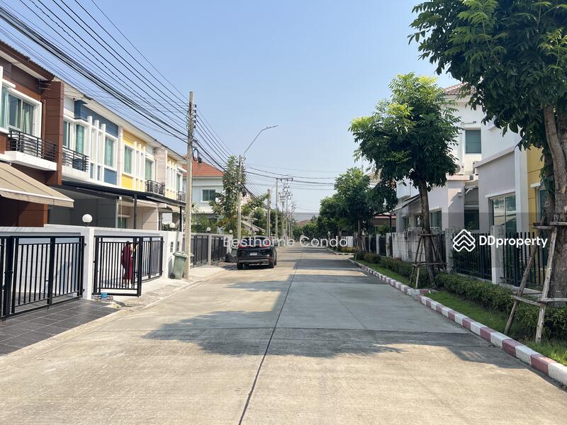 ถนนหน้าบ้าน