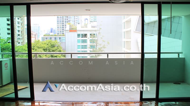 ให้เช่า - 3 Bedrooms Apartment for Rent in Sukhumvit, Bangkok near BTS Nana at Easy to access BTS and MRT, กรุงเทพ
