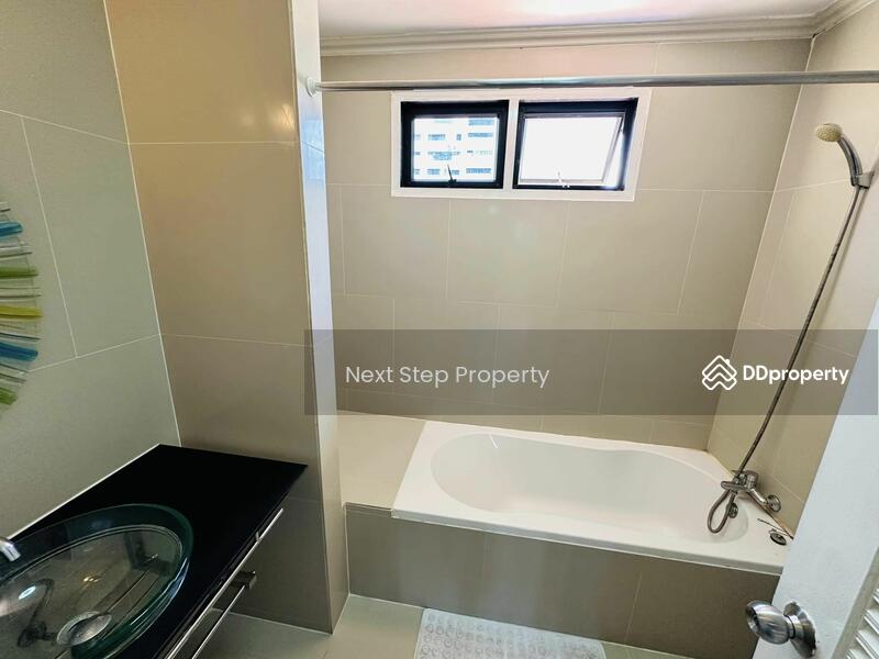 Moo Baan Chicha Castle, Bangkok, Sukhumvit 31, Khlongtoei Nua, Watthana, Bangkok, 4 Bedrooms, 350 sqm, Townhouse For Rent, by Next Step Property, 11241271 - DDproperty.com