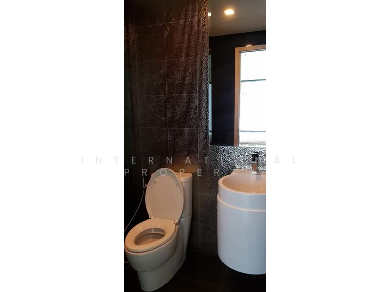 Rhythm Sukhumvit 36-38, Bangkok, 55 Soi Sukhumvit 36, Sukhumvit Road, Phra Kanong, Khlong Toei, Bangkok, 1 Bedroom, 33 sqm, Condo For Rent, by Next Step Property, 11248527 - DDproperty.com