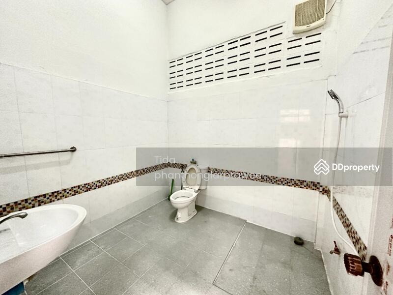 For Rent - Warehouse with office Phatthanakan 38, Bangkok