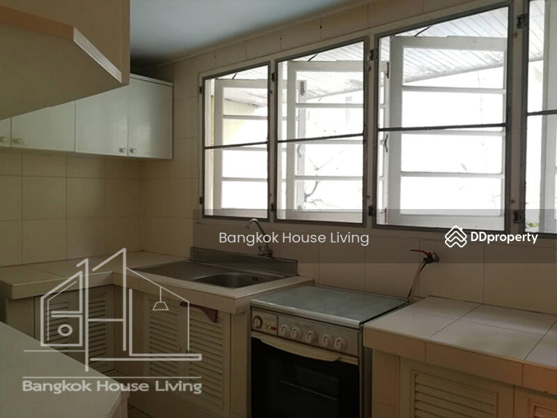 Mukda Mansion, Bangkok, 21 Soi Sukhumvit 43, Khlong Tan Nua, Watthana, Bangkok, 3 Bedrooms, 200 sqm, Apartment For Rent, by Bangkok House Living, 11253753 - DDproperty.com