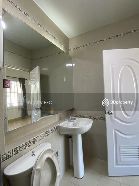 ให้เช่าบ้านเดี่ยว พร้อมเฟอร์นิเจอร์ ใจกลางศรีราชา ยินดีรับสัตว์เลี้ยงตัวเล็ก หมู่บ้านดีญ่า วัลเล่ย์, Chon Buri (Pattaya), Surasak, Si Racha, Chon Buri (Pattaya), 3 Bedrooms, 159 sqm, Condo For Rent, by Infinity EEC (Thailand) Co., Ltd., 11254887 - DDproperty.com