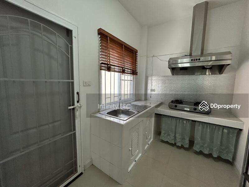 ให้เช่าบ้านเดี่ยว พร้อมเฟอร์นิเจอร์ ใจกลางศรีราชา ยินดีรับสัตว์เลี้ยงตัวเล็ก หมู่บ้านดีญ่า วัลเล่ย์, ชลบุรี, สุรศักดิ์, ศรีราชา, ชลบุรี, 159 ตร.ม., คอนโด ให้เช่า, โดย Infinity EEC (Thailand) Co., Ltd., 11254887 - DDproperty.com