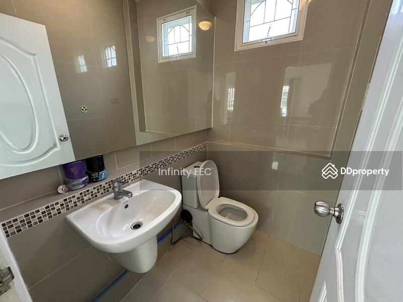 ให้เช่าบ้านเดี่ยว พร้อมเฟอร์นิเจอร์ ใจกลางศรีราชา ยินดีรับสัตว์เลี้ยงตัวเล็ก หมู่บ้านดีญ่า วัลเล่ย์, Chon Buri (Pattaya), Surasak, Si Racha, Chon Buri (Pattaya), 3 Bedrooms, 159 sqm, Condo For Rent, by Infinity EEC (Thailand) Co., Ltd., 11254887 - DDproperty.com