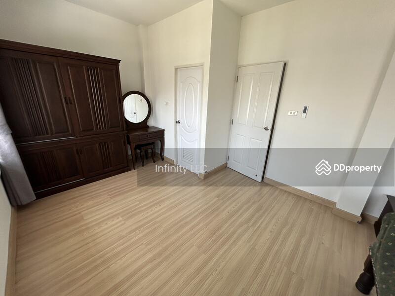 ให้เช่าบ้านเดี่ยว พร้อมเฟอร์นิเจอร์ ใจกลางศรีราชา ยินดีรับสัตว์เลี้ยงตัวเล็ก หมู่บ้านดีญ่า วัลเล่ย์, ชลบุรี, สุรศักดิ์, ศรีราชา, ชลบุรี, 159 ตร.ม., คอนโด ให้เช่า, โดย Infinity EEC (Thailand) Co., Ltd., 11254887 - DDproperty.com