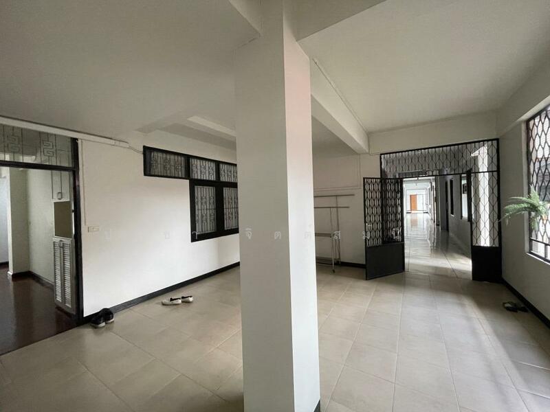 Low-rise Apartment 2 bedrooms (Pet Friendly) around BTS Phrom Phong, Bangkok, Sukhumvit 24, Khlong Toei, Khlong Toei, Bangkok, 2 Bedrooms, 120 sqm, Apartment For Rent, by ปรีชา จิตต์สมนึก, 11261419 - DDproperty.com