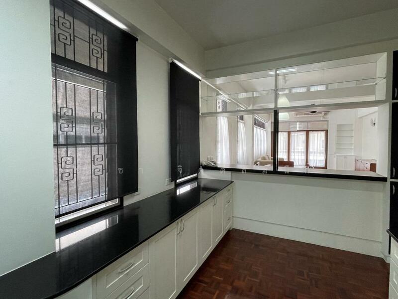 Low-rise Apartment 2 bedrooms (Pet Friendly) around BTS Phrom Phong, Bangkok, Sukhumvit 24, Khlong Toei, Khlong Toei, Bangkok, 2 Bedrooms, 120 sqm, Apartment For Rent, by ปรีชา จิตต์สมนึก, 11261419 - DDproperty.com