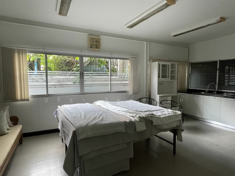 Low-rise Apartment 2 bedrooms (Pet Friendly) around BTS Phrom Phong, Bangkok, Sukhumvit 24, Khlong Toei, Khlong Toei, Bangkok, 1 Bedroom, 40 sqm, Apartment For Rent, by ปรีชา จิตต์สมนึก, 11261419 - DDproperty.com
