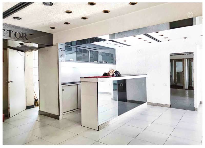Commercial building on Chang Phueak Road, CBD area, very good location, suitable for business, Chiang Mai, ถนนช้างเผือก, Sri Phum, Muang Chiang Mai, Chiang Mai, , 800 sqm, Shophouse For Sale, by ฌัชษชี ฌัชปภาส์มณ, 11263395 - DDproperty.com