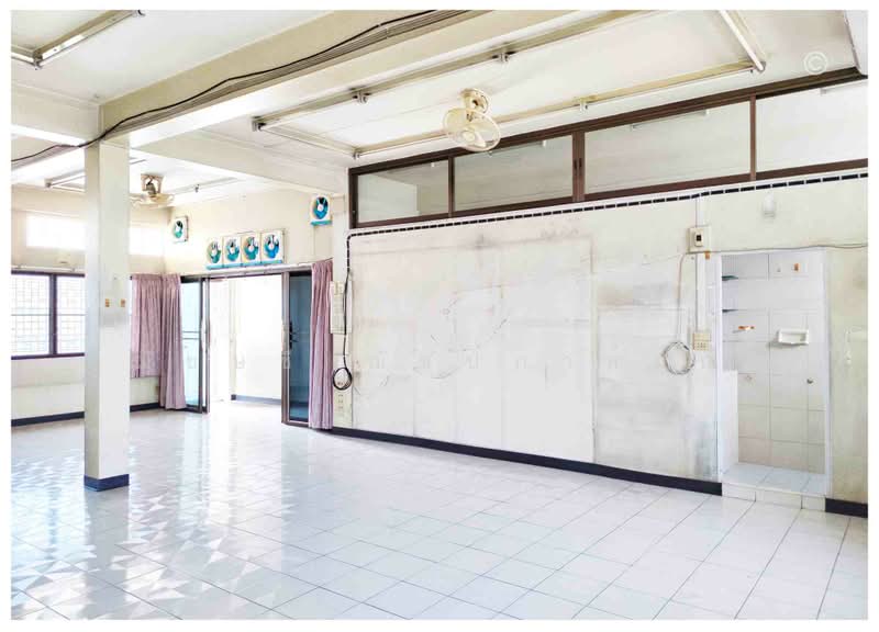 Commercial building on Chang Phueak Road, CBD area, very good location, suitable for business, Chiang Mai, ถนนช้างเผือก, Sri Phum, Muang Chiang Mai, Chiang Mai, , 800 sqm, Shophouse For Sale, by ฌัชษชี ฌัชปภาส์มณ, 11263395 - DDproperty.com