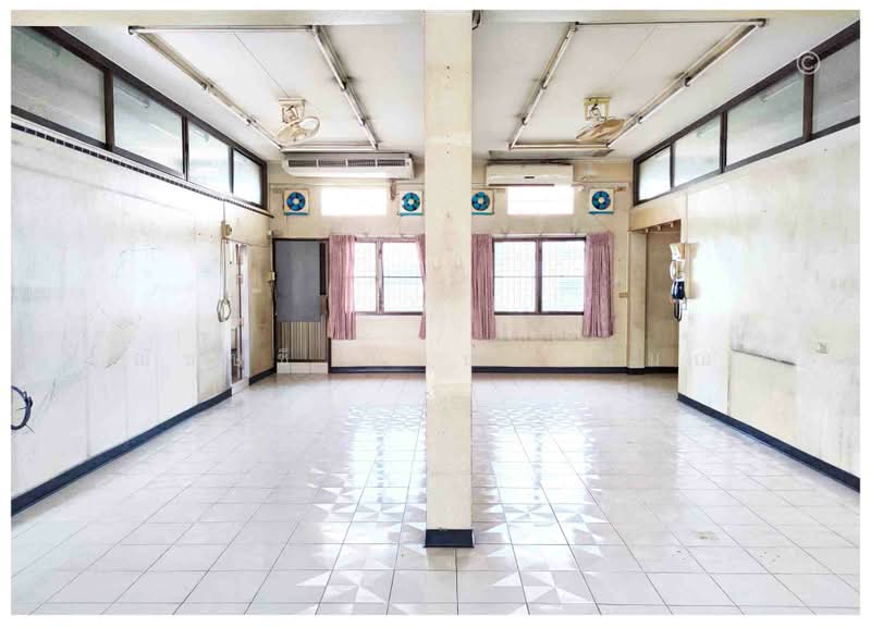 Commercial building on Chang Phueak Road, CBD area, very good location, suitable for business, Chiang Mai, ถนนช้างเผือก, Sri Phum, Muang Chiang Mai, Chiang Mai, , 800 sqm, Shophouse For Sale, by ฌัชษชี ฌัชปภาส์มณ, 11263395 - DDproperty.com