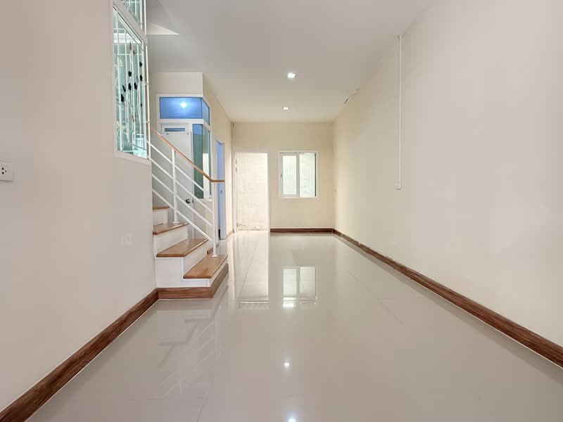Golden Town Onnut-Ladkrabang, Bangkok, Soi Prachathorn, Lat Krabang, Lat Krabang, Bangkok, 3 Bedrooms, 117 sqm, Townhouse For Sale, by ณัฐวิชย์ จุลพันธ์, 11270999 - DDproperty.com