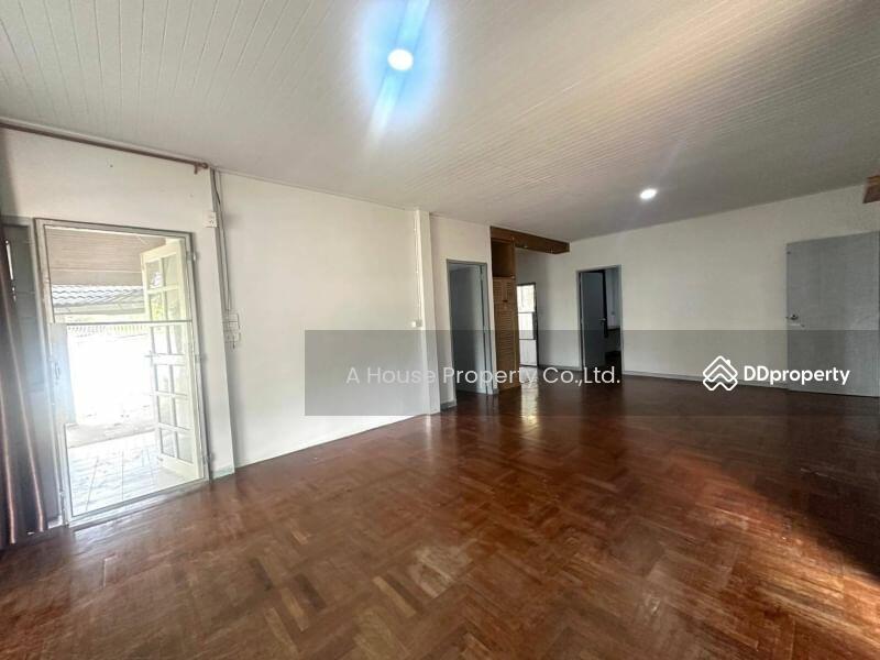 For Sale - Second-hand house in Sriracha Single-storey detached house, Bang Phra zone, Sriracha., Chon Buri