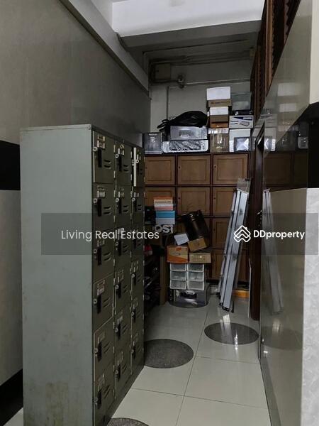 For Sale - อาคารพาณิชย์ 5.5 ชั้น ทำเลทอง ย่านสีลม, Bangkok