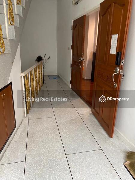 For Sale - อาคารพาณิชย์ 5.5 ชั้น ทำเลทอง ย่านสีลม, Bangkok
