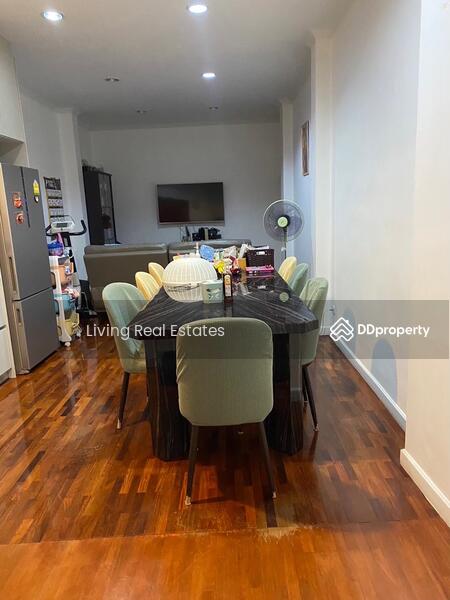 For Sale - อาคารพาณิชย์ 5.5 ชั้น ทำเลทอง ย่านสีลม, Bangkok