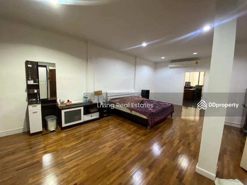 For Sale - อาคารพาณิชย์ 5.5 ชั้น ทำเลทอง ย่านสีลม, Bangkok