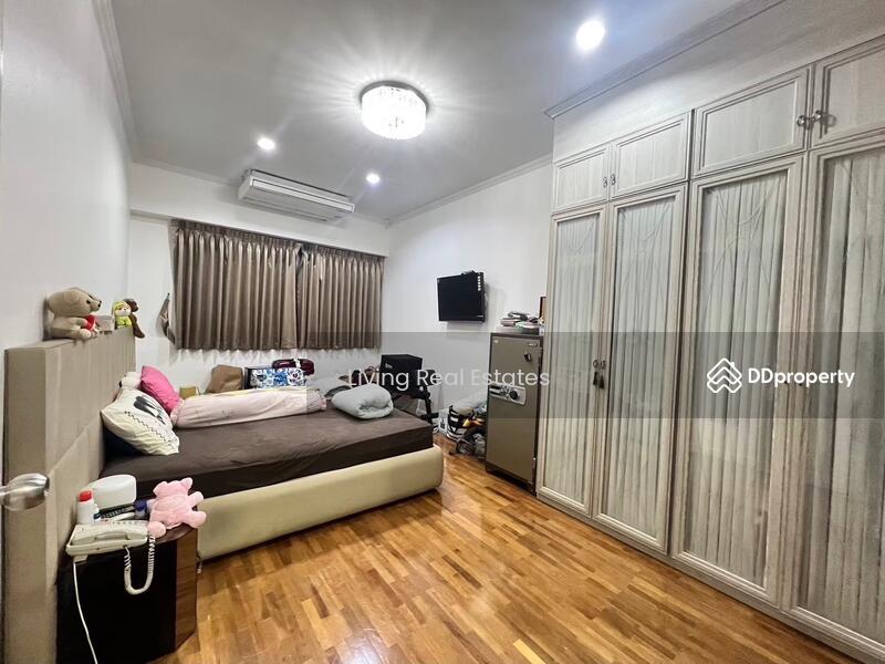 For Sale - อาคารพาณิชย์ 5.5 ชั้น ทำเลทอง ย่านสีลม, Bangkok