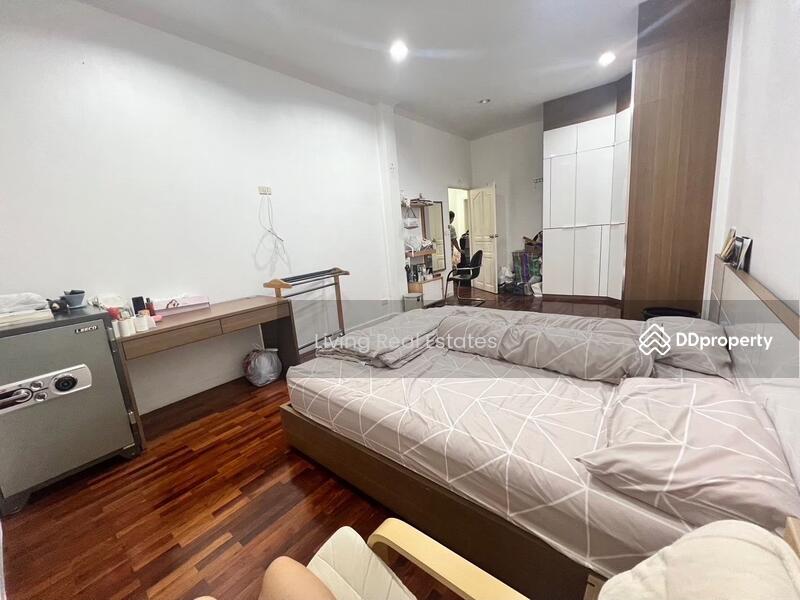 For Sale - อาคารพาณิชย์ 5.5 ชั้น ทำเลทอง ย่านสีลม, Bangkok