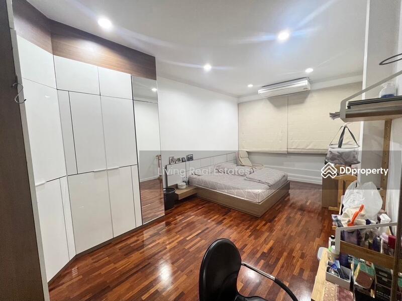 For Sale - อาคารพาณิชย์ 5.5 ชั้น ทำเลทอง ย่านสีลม, Bangkok