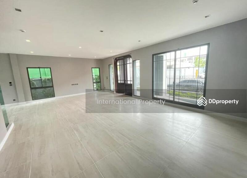 Grand Bangkok Boulevard Sukhumvit-Srinakarin, Samut Prakan, Soi Bearing 31/1, Samrong Nua, Muang Samut Prakarn, Samut Prakan, 4 Bedrooms, 445 sqm, Single Detached House For Sale, by Next Step Property, 11297313 - DDproperty.com