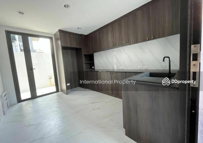 Burasiri Pattanakarn, Bangkok, New Pattanakarn Road, Prawet, Prawet, Bangkok, 4 Bedrooms, 400 sqm, Single Detached House For Sale, by Next Step Property, 11297418 - DDproperty.com