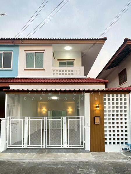 ทาวน์โฮมแฝด 2 ชั้น หมู่บ้านสวนเทพประทาน คลองสอง อำเภอคลองหลวง ปทุมธานี, ปทุมธานี, คลองสอง, คลองหลวง, ปทุมธานี, 109 ตร.ม., ทาวน์เฮ้าส์ ขาย, โดย Pichitchai Kaensaksiri, 11298710 - DDproperty.com