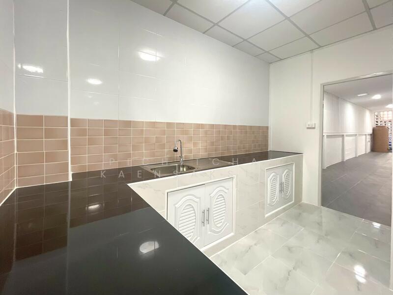 ทาวน์โฮมแฝด 2 ชั้น หมู่บ้านสวนเทพประทาน คลองสอง อำเภอคลองหลวง ปทุมธานี, Pathum Thani, Khlong Song, Khlong Luang, Pathum Thani, 4 Bedrooms, 109 sqm, Townhouse For Sale, by Pichitchai Kaensaksiri, 11298710 - DDproperty.com