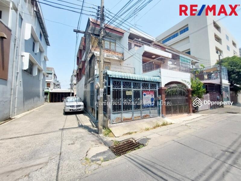 ขาย - ทาวน์เฮาส์ 3 ชั้น จรัญสนิทวงศ์ 46 ห้องมุม พร้อมอยู่ ใกล้โรงเรียนทิวไผ่งาม, กรุงเทพ