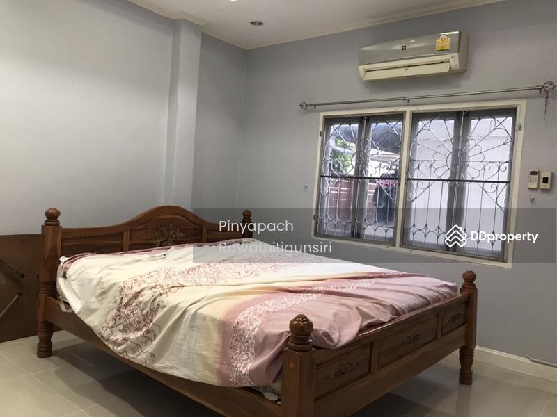 ห้องนอนชั้น 2 ด้านหลัง